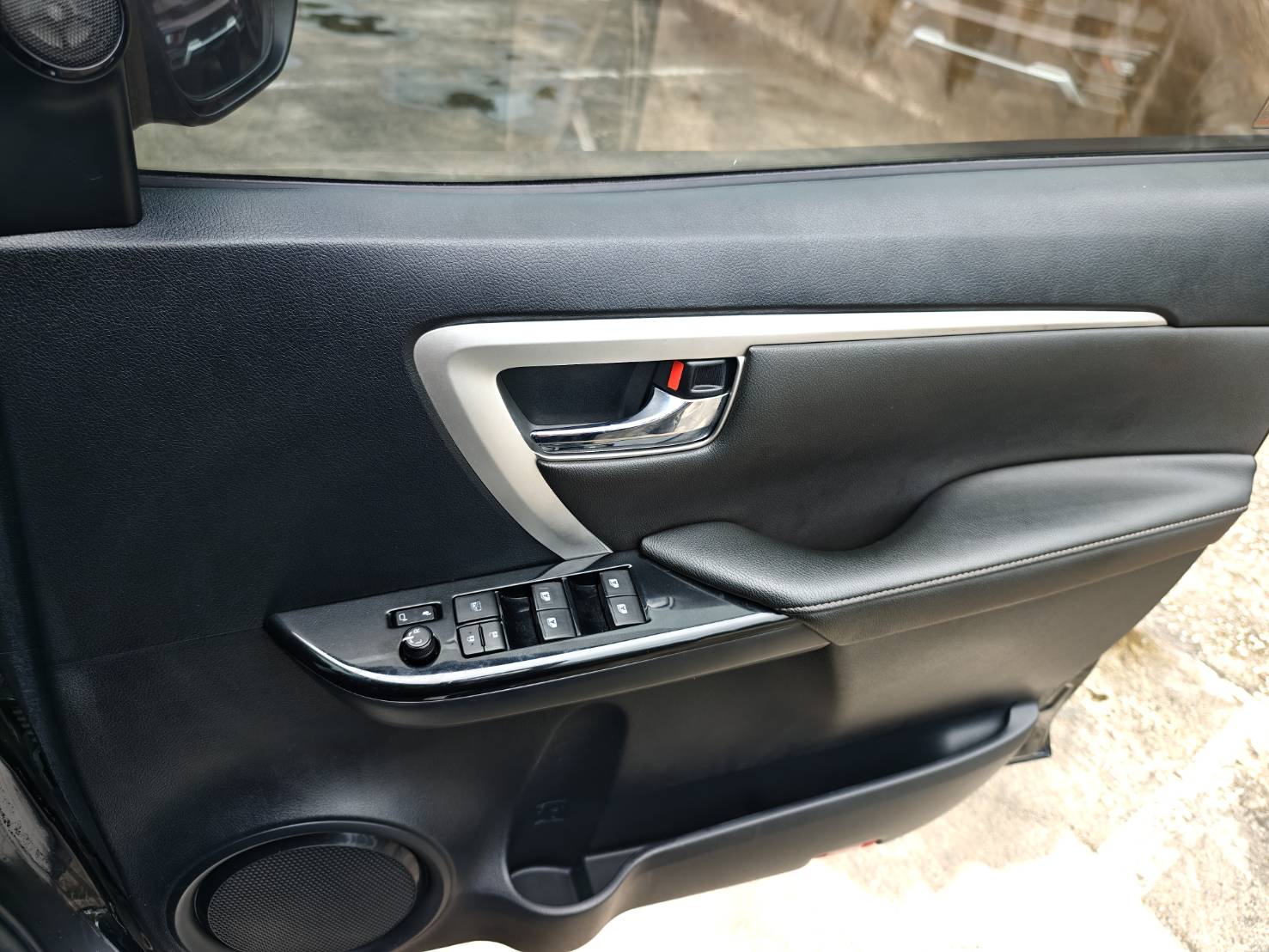 Toyota Fortuner 2.4 V SUV AT 2019