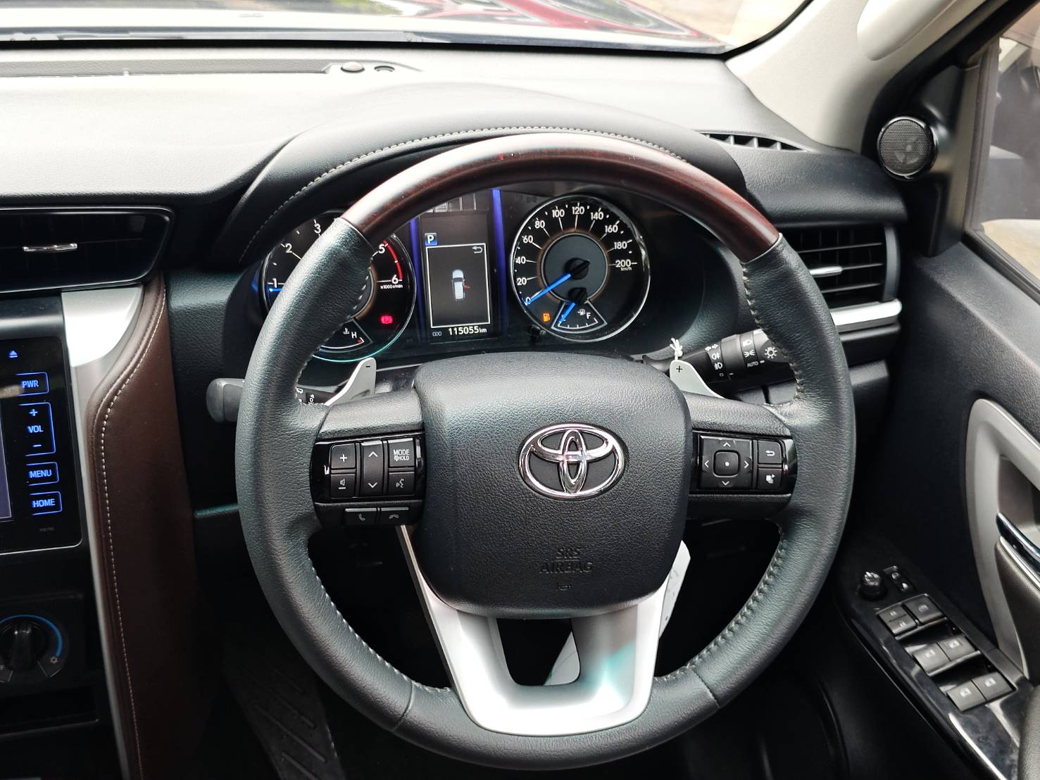 Toyota Fortuner 2.4 V SUV AT 2019
