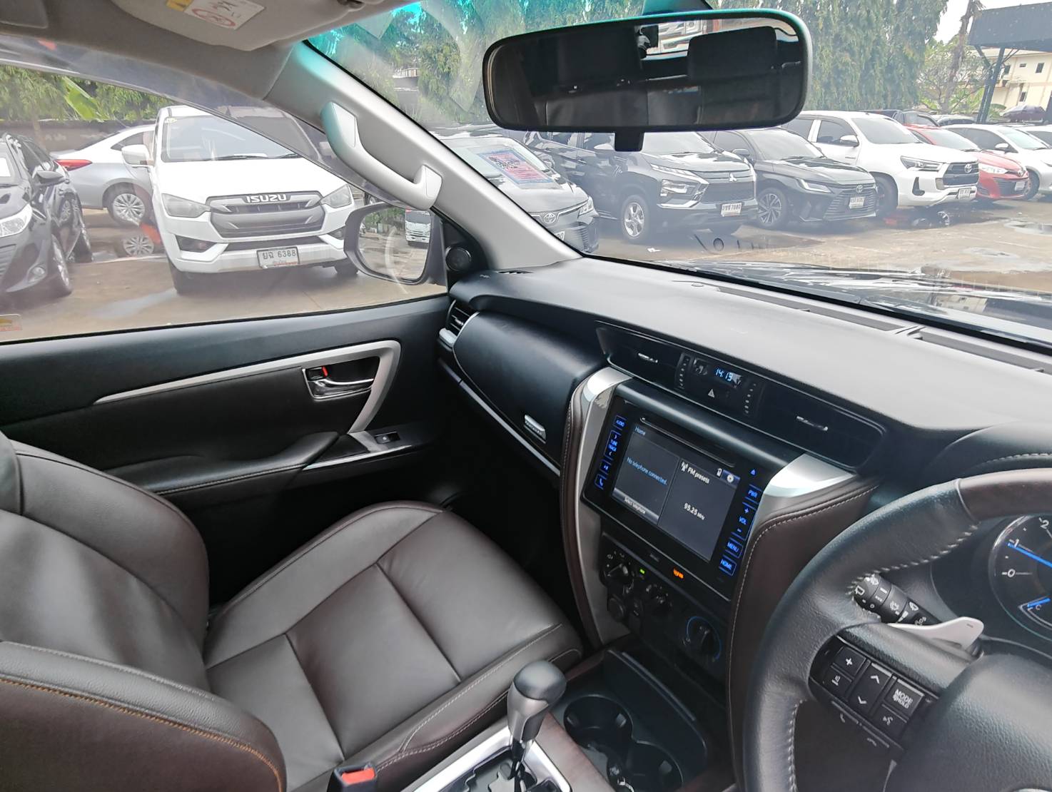 Toyota Fortuner 2.4 V SUV AT 2019