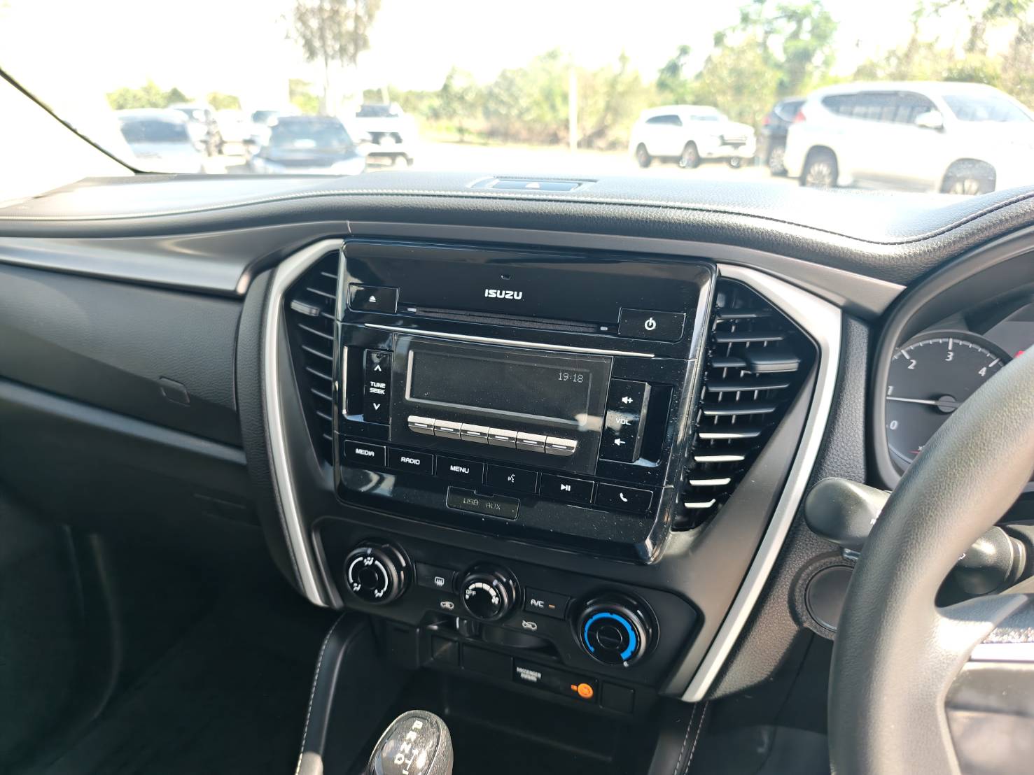 ISUZU MU-X 1.9 Active 2WD SUV AT 2021
