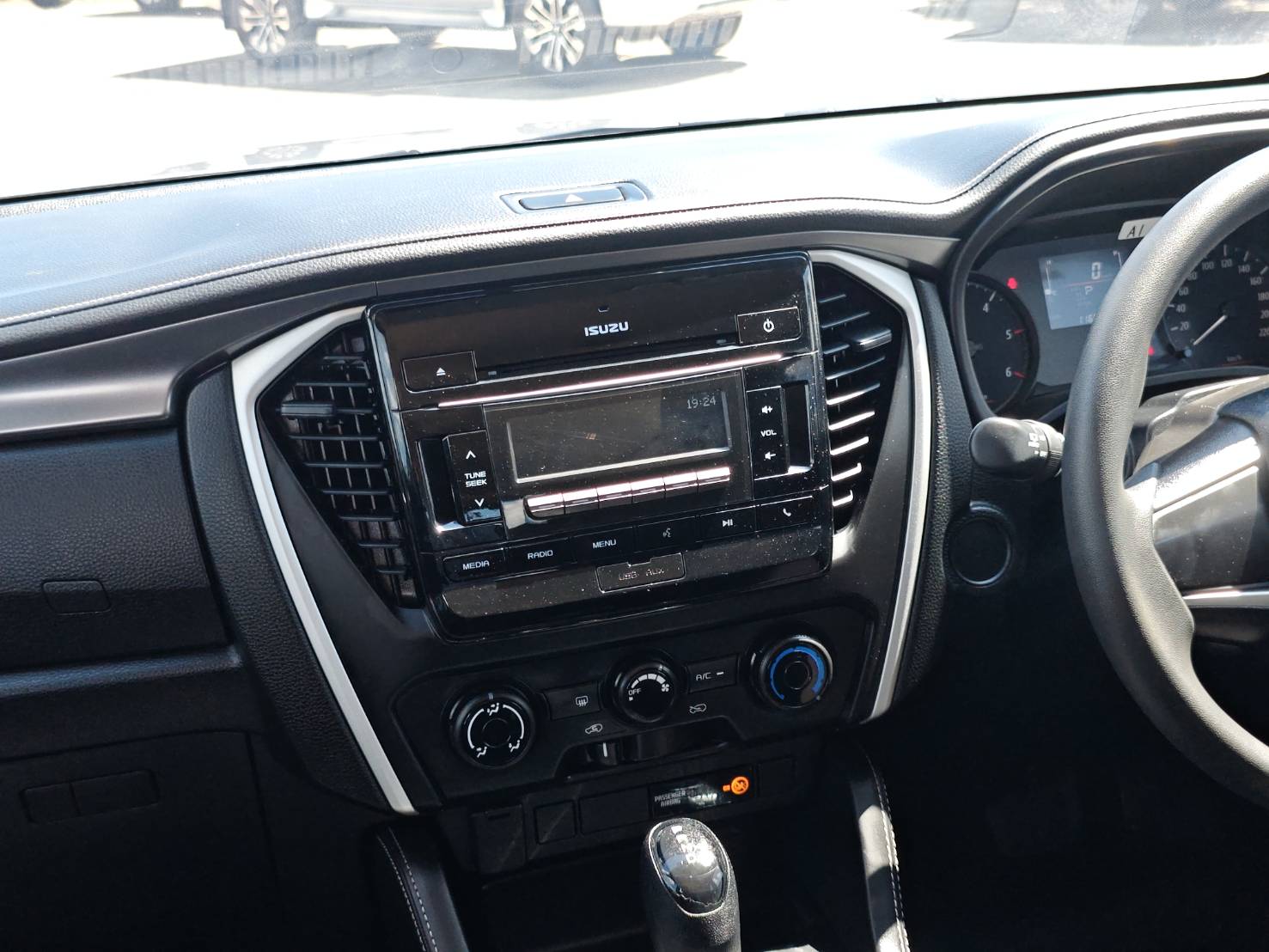 ISUZU MU-X 1.9 Active 2WD SUV AT 2021