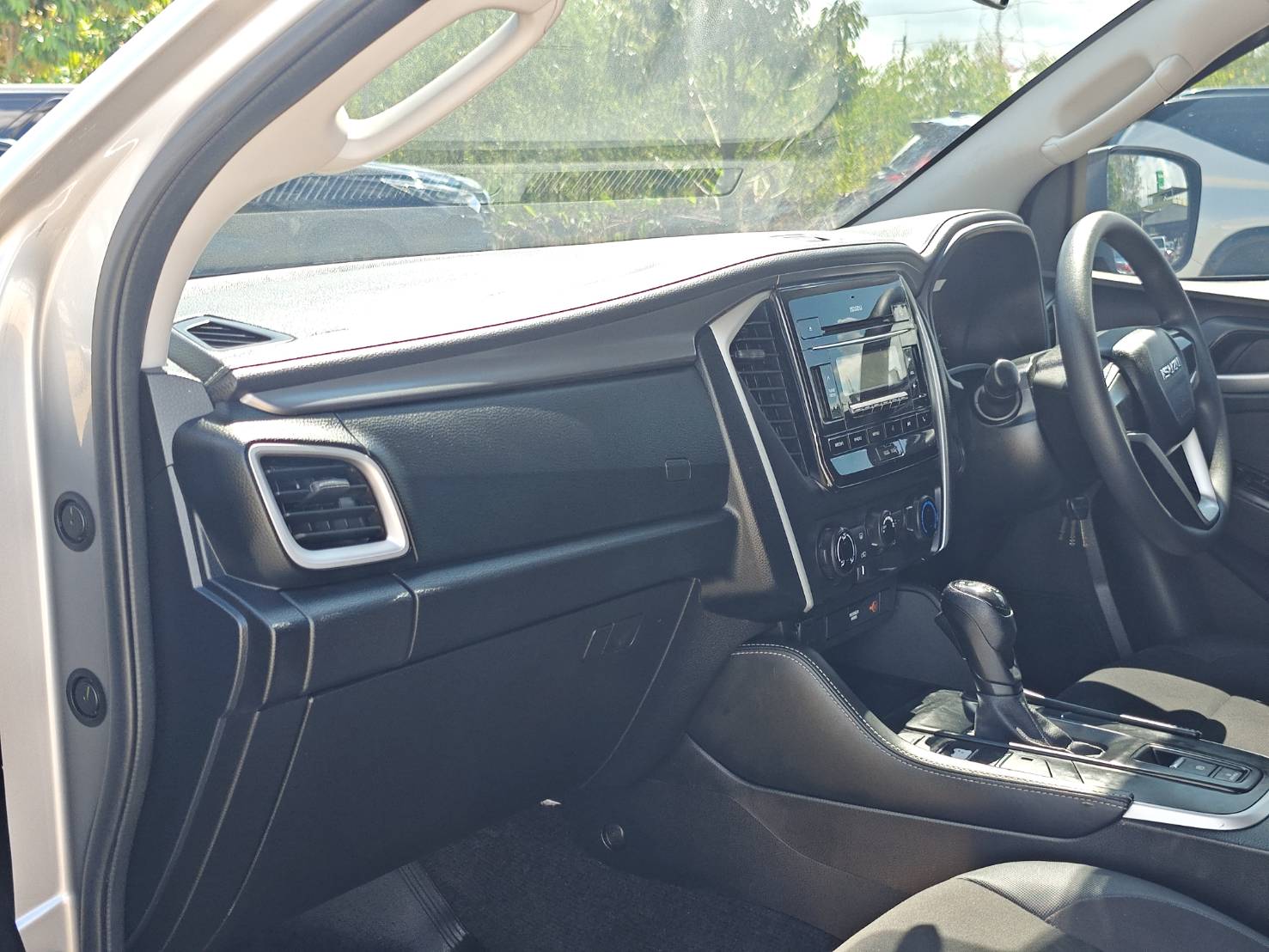 ISUZU MU-X 1.9 Active 2WD SUV AT 2021