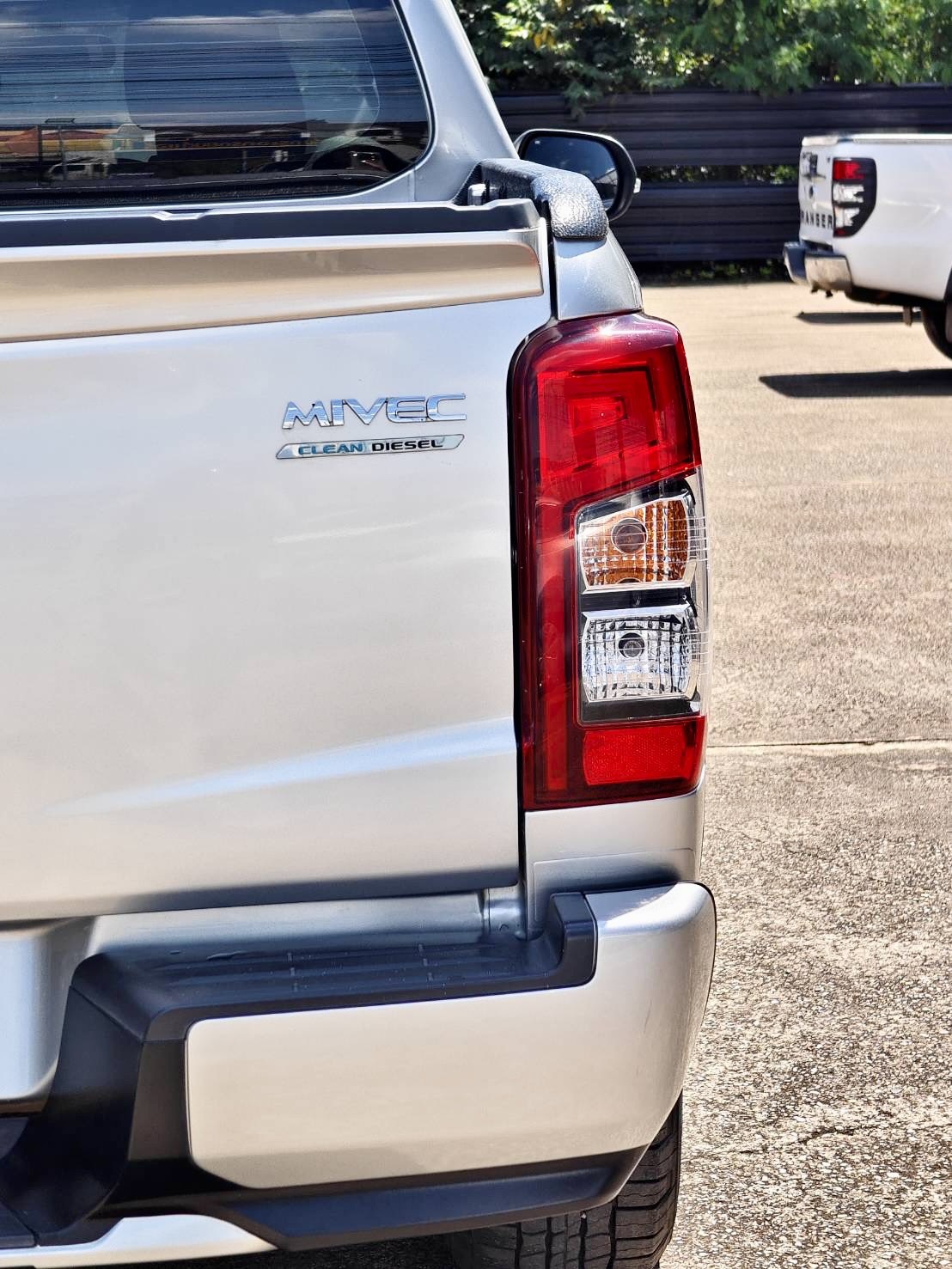 Mitsubishi Triton All New Double Cab 2.4 GLS Plus MT 2020