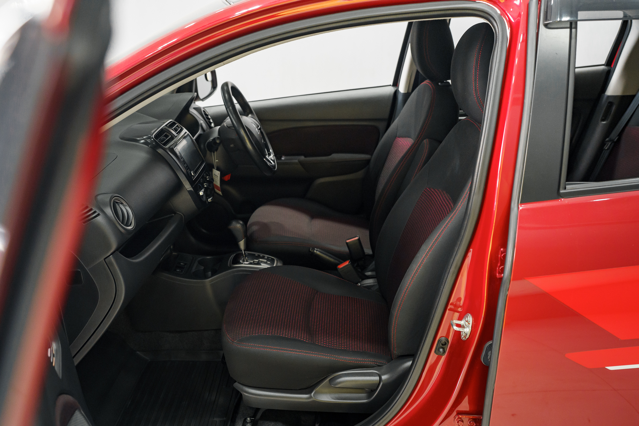 Mitsubishi Mirage 1.2 GLX Dynamic Shield Sedan AT 2022