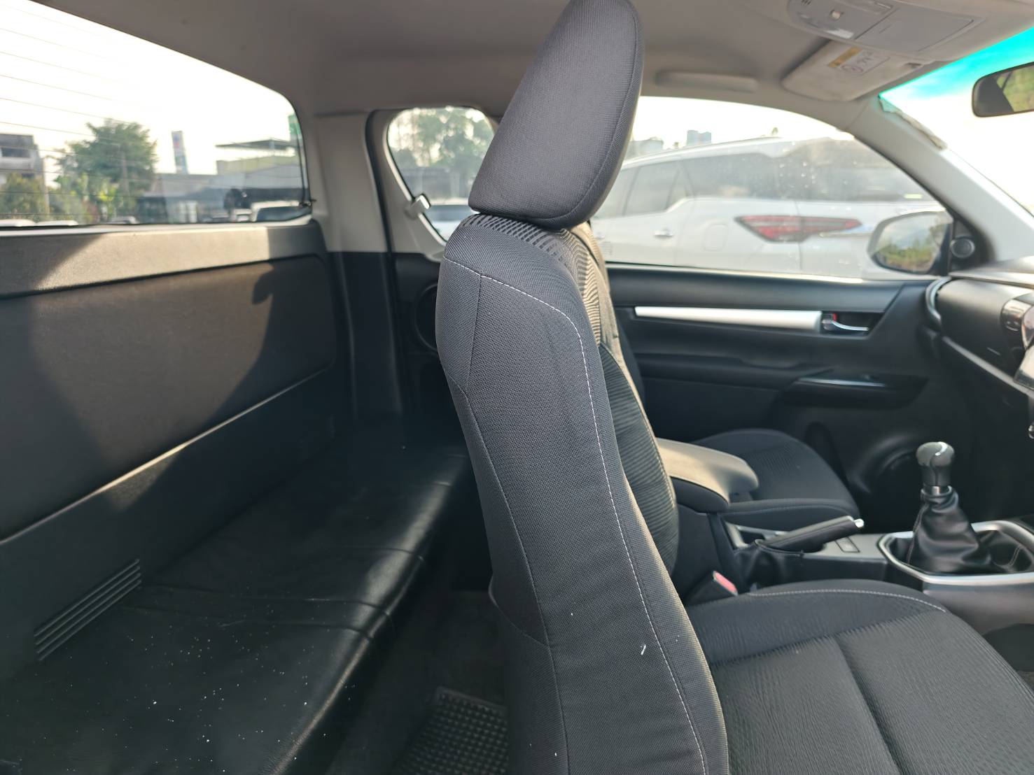 Toyota Hilux Revo Smart Cab 2.4 J Plus MT 2017