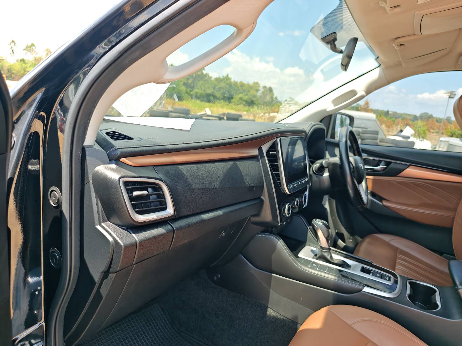 ISUZU MU-X 1.9 Luxury 2WD SUV AT 2022