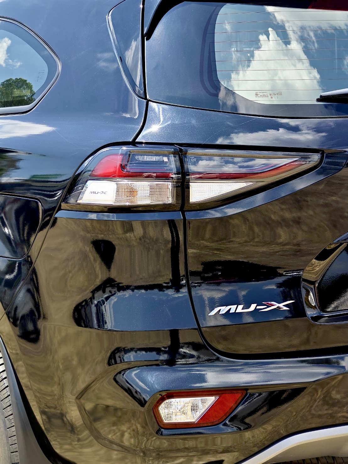 ISUZU MU-X 1.9 Luxury 2WD SUV AT 2022