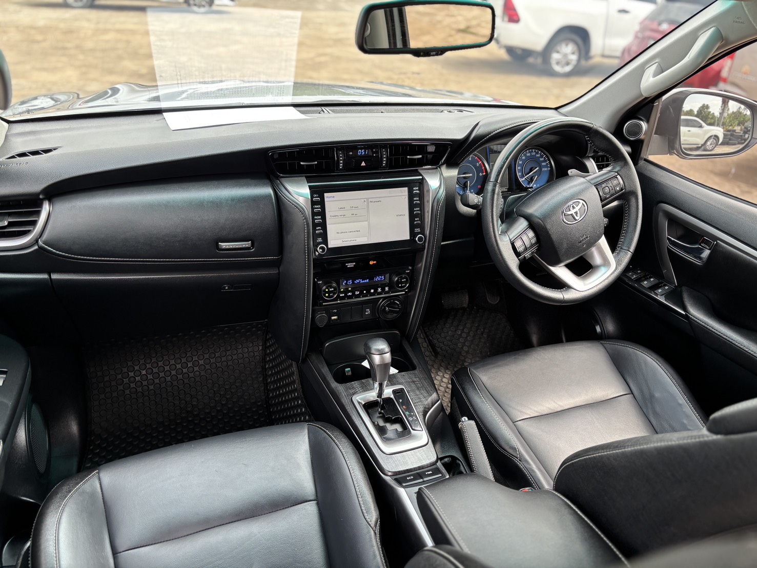 Toyota Fortuner 2.4 Legender V 4WD SUV AT 2022