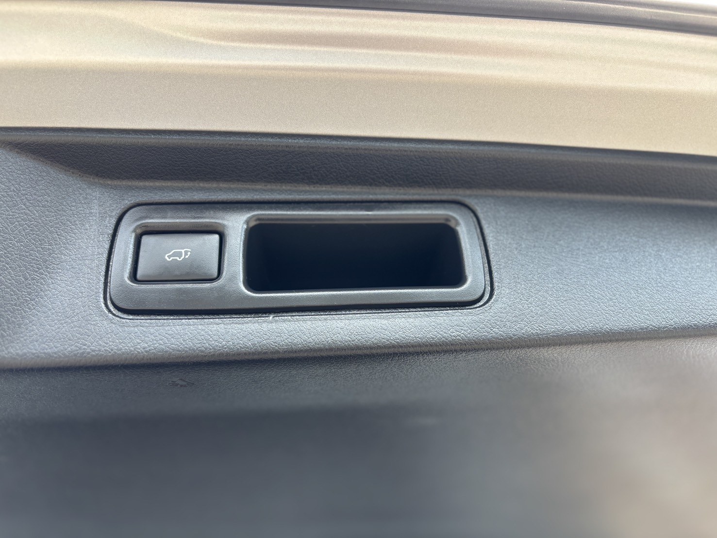 Toyota Fortuner 2.4 Legender V 4WD SUV AT 2022