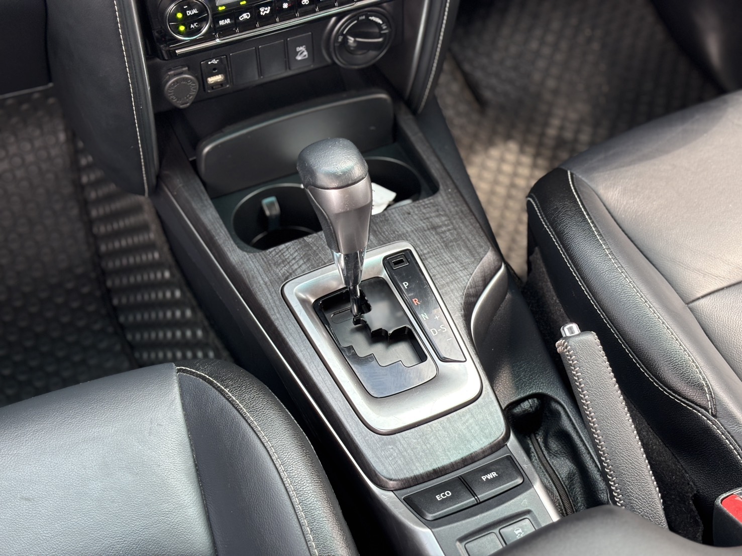 Toyota Fortuner 2.4 Legender V 4WD SUV AT 2022