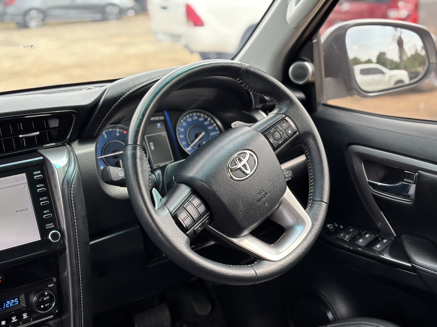 Toyota Fortuner 2.4 Legender V 4WD SUV AT 2022