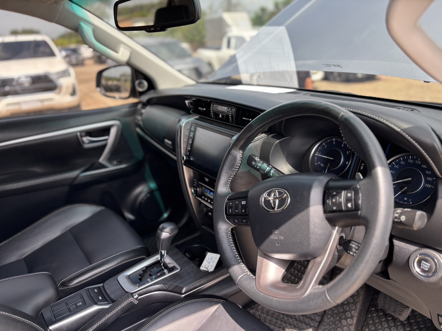 Toyota Fortuner 2.4 Legender V 4WD SUV AT 2022