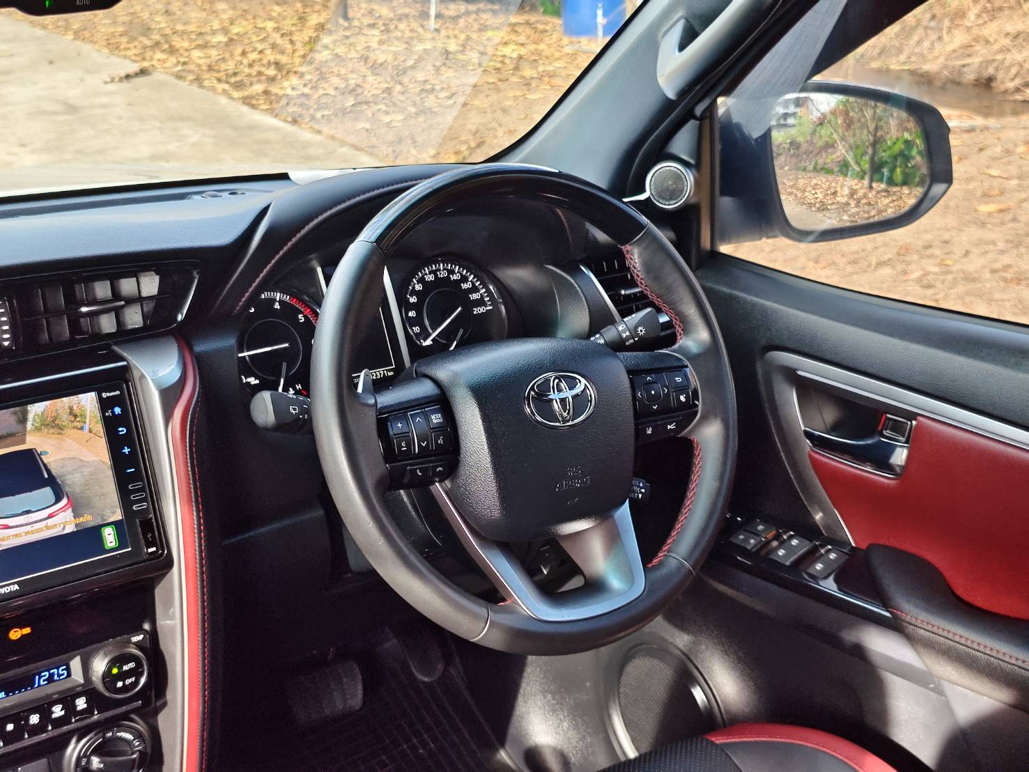 Toyota Fortuner 2.4 Legender 4WD SUV AT 2023