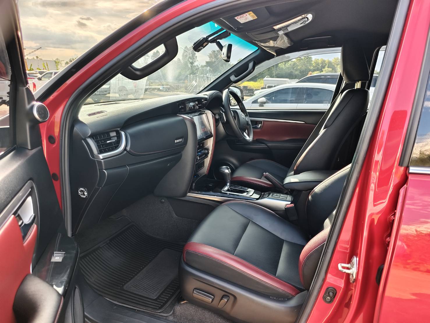 Toyota Fortuner 2.4 Legender SUV AT 2021
