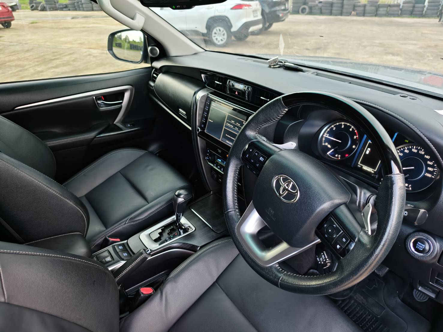 Toyota Fortuner 2.4 V SUV AT 2020