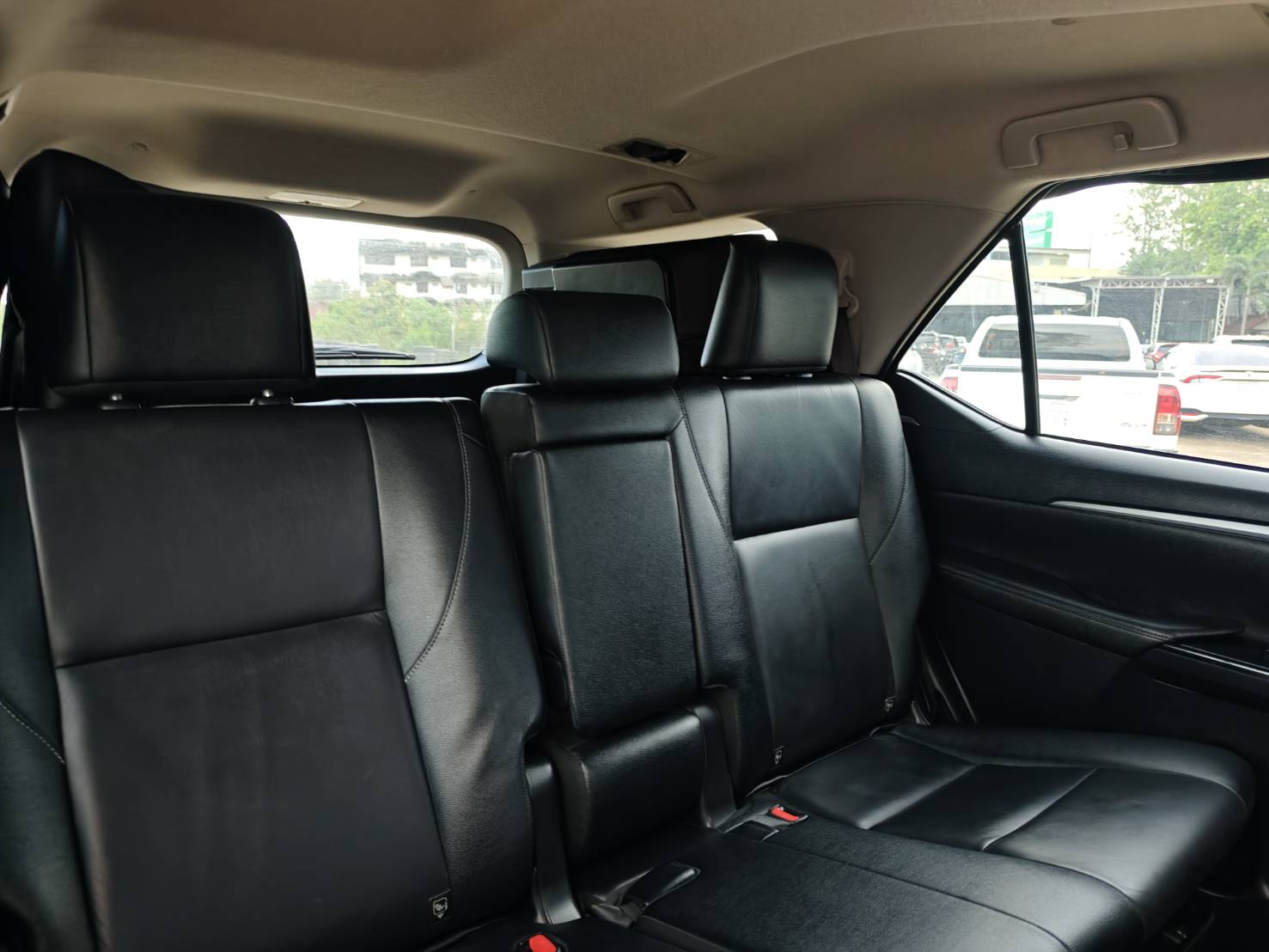 Toyota Fortuner 2.4 V SUV AT 2020