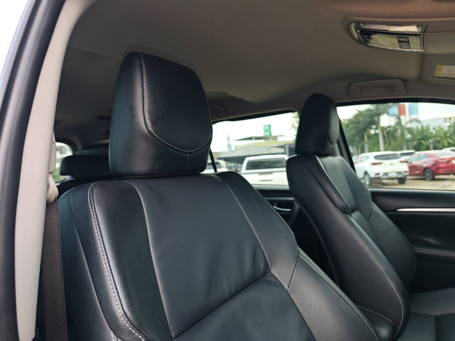 Toyota Fortuner 2.4 V SUV AT 2020