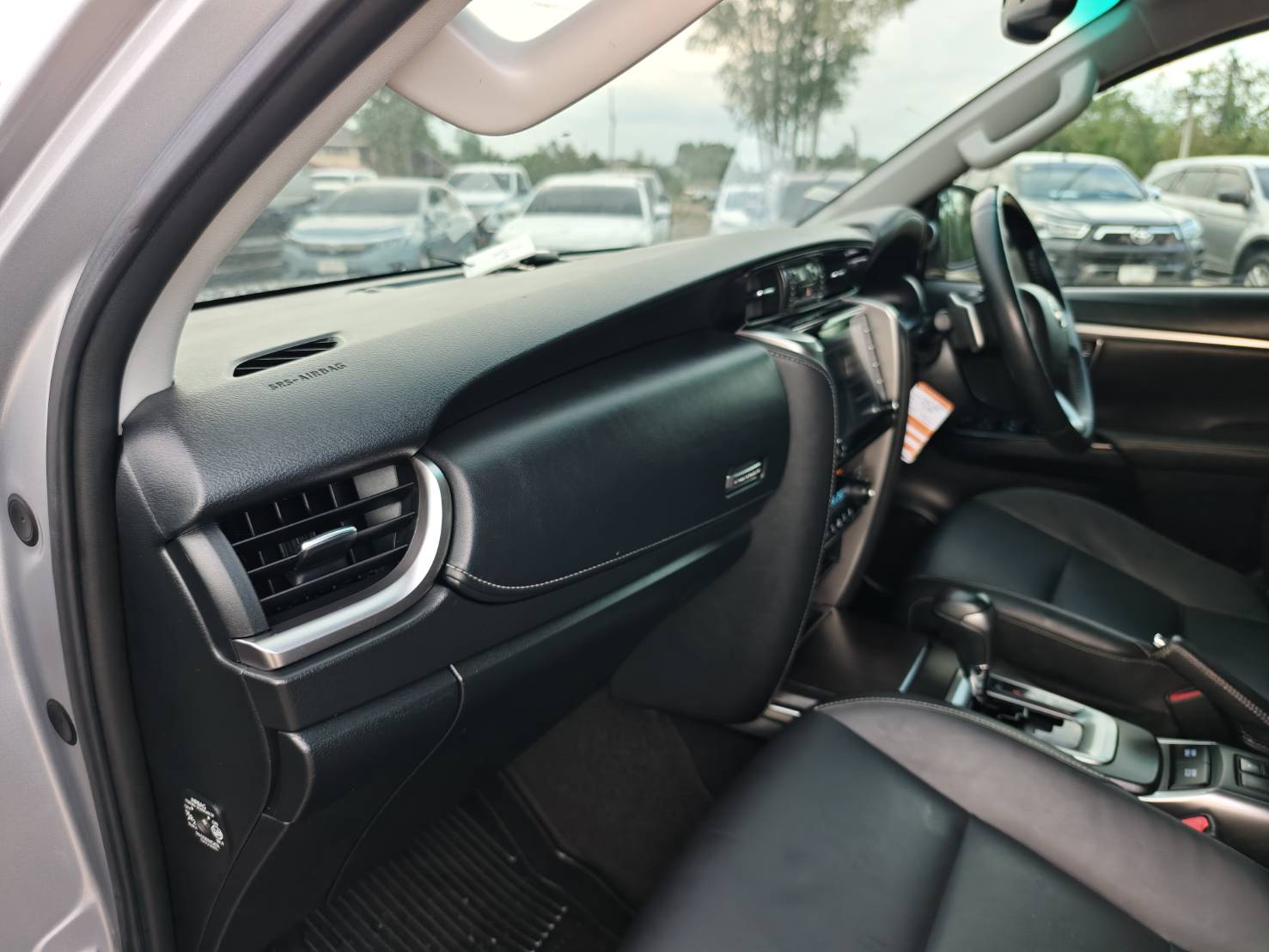 Toyota Fortuner 2.4 V SUV AT 2020