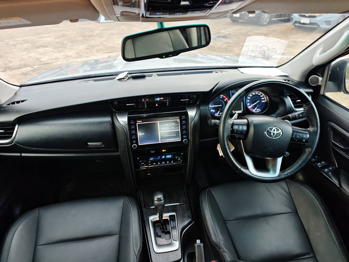 Toyota Fortuner 2.4 V SUV AT 2020