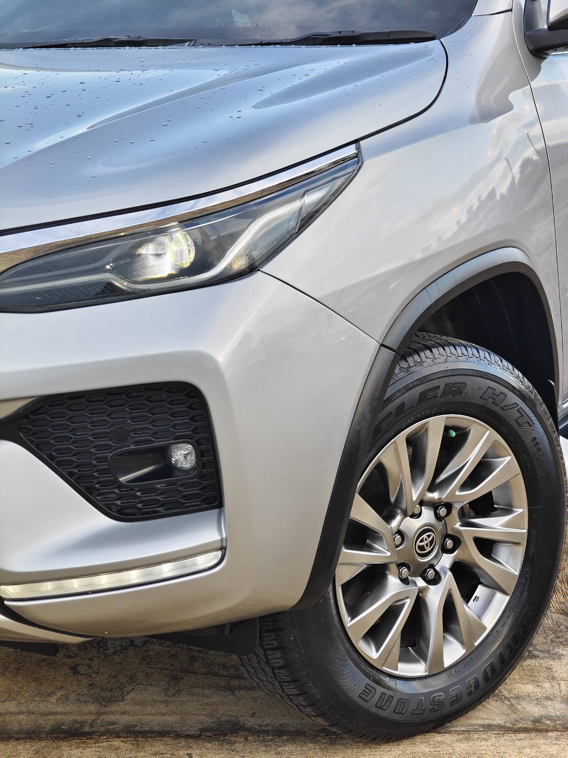 Toyota Fortuner 2.4 V SUV AT 2020