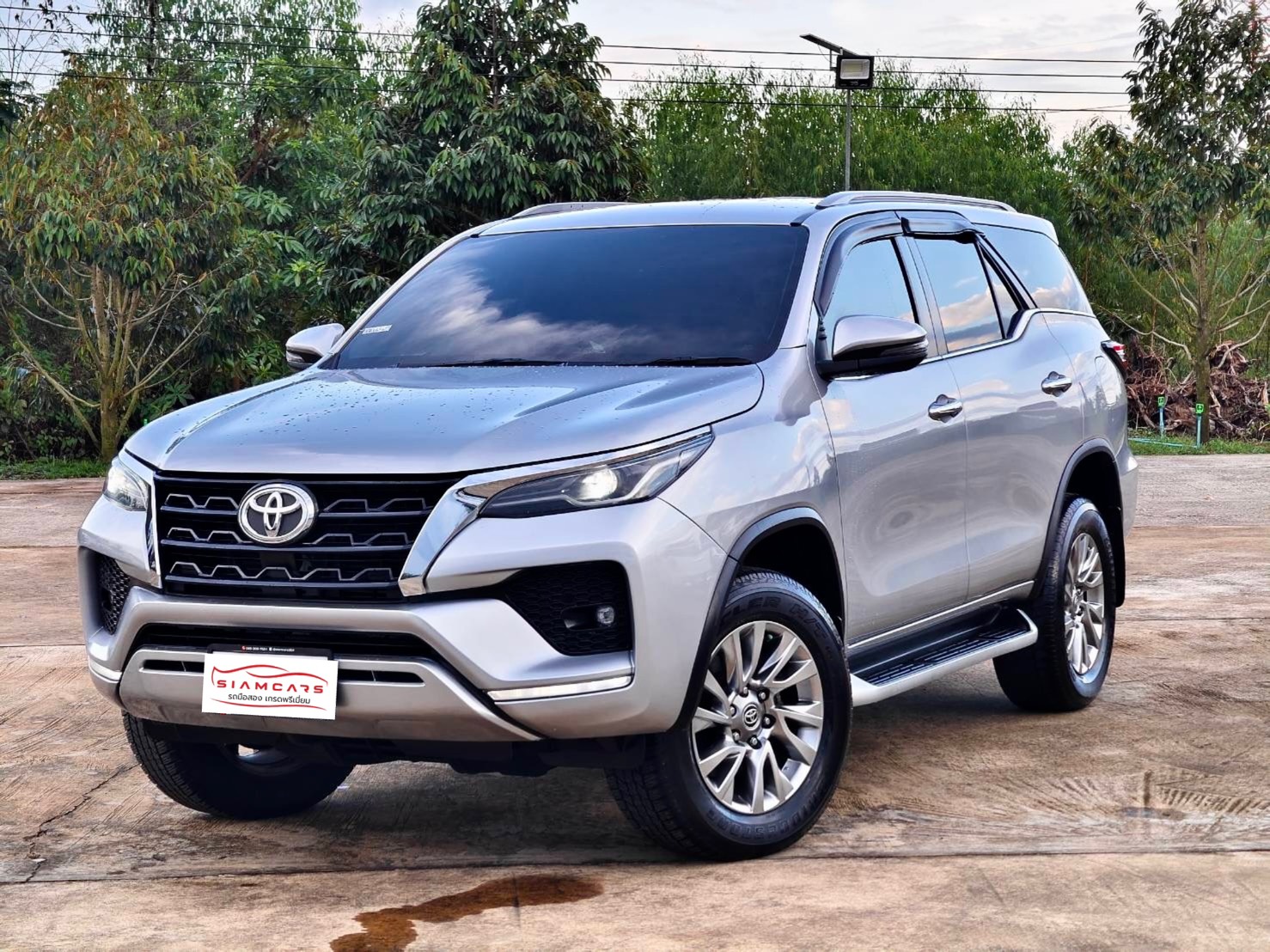 Toyota Fortuner 2.4 V SUV AT 2020