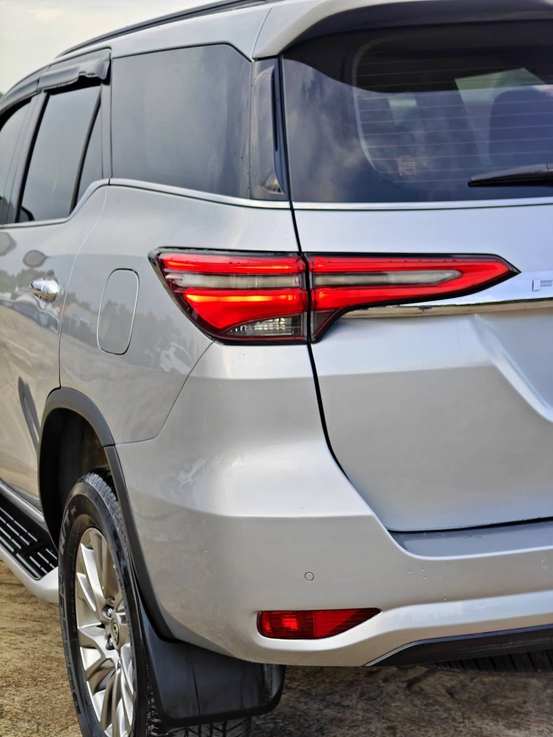 Toyota Fortuner 2.4 V SUV AT 2020