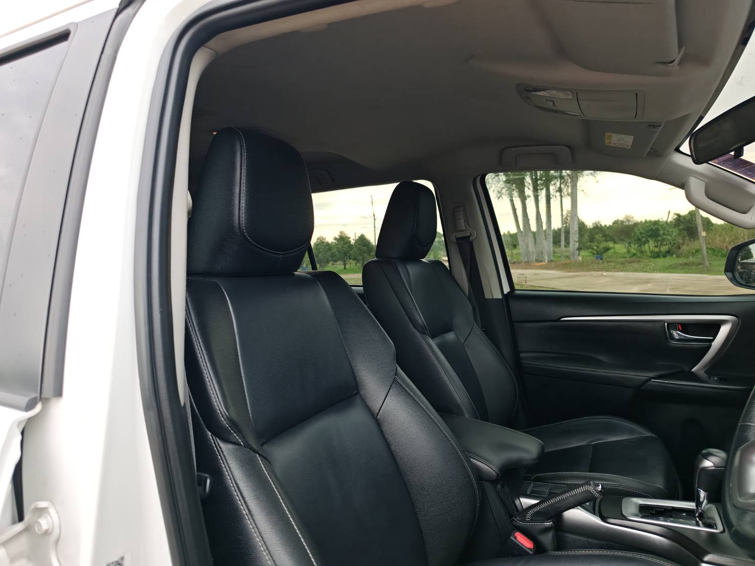 Toyota Fortuner 2.4 Legender V SUV AT 2023