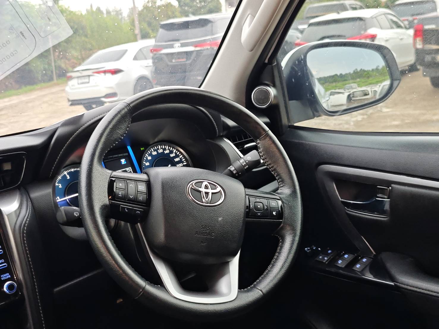 Toyota Fortuner 2.4 Legender V SUV AT 2023