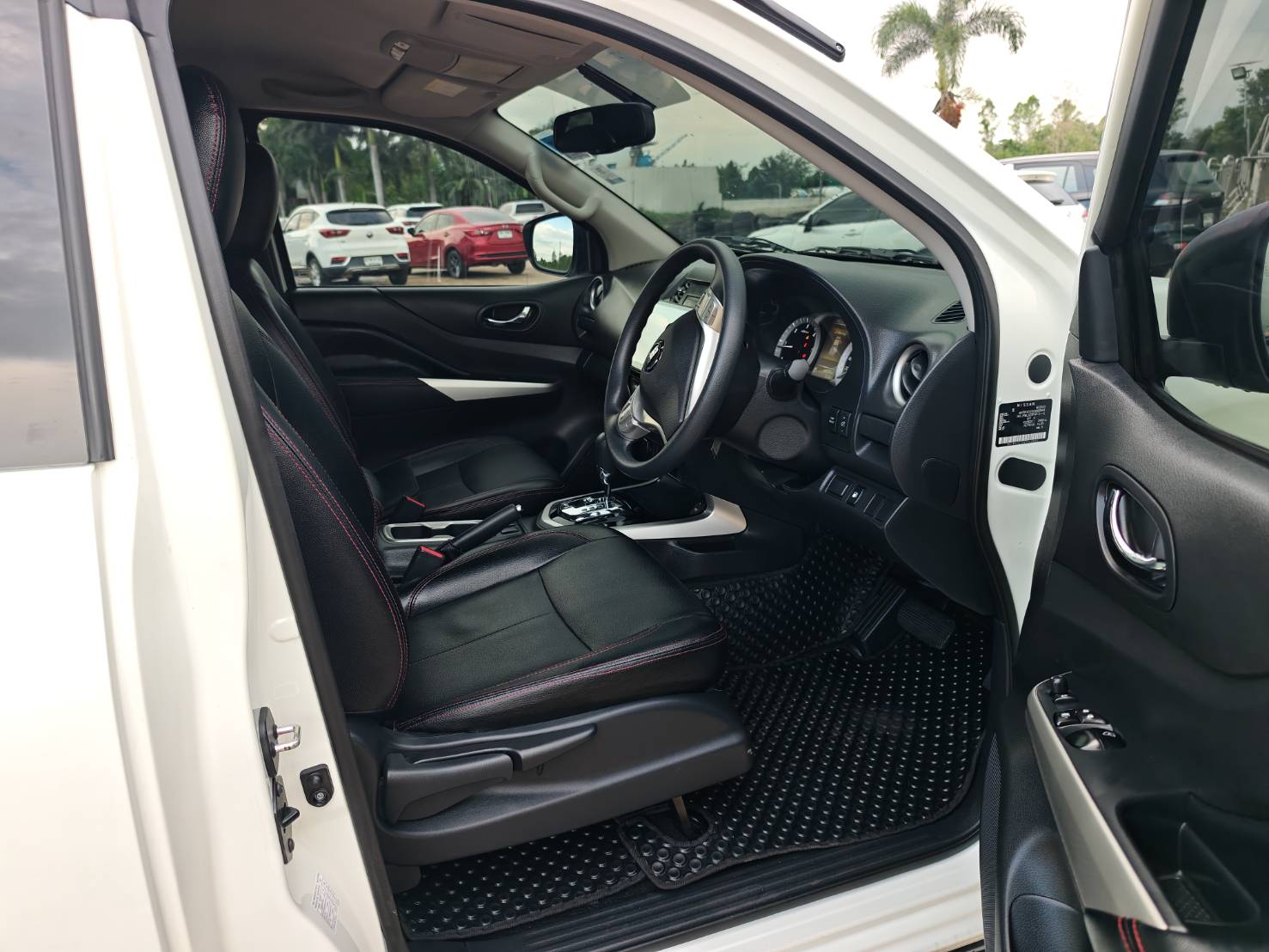 Nissan NP300 Navara King Cab 2.5 V Calibre AT 2018