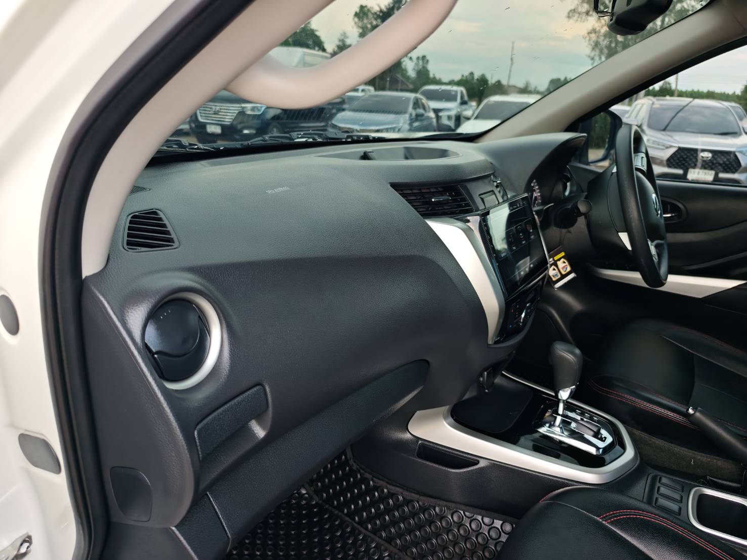 Nissan NP300 Navara King Cab 2.5 V Calibre AT 2018