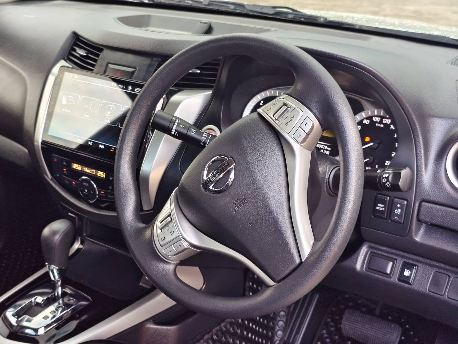 Nissan NP300 Navara King Cab 2.5 V Calibre AT 2018