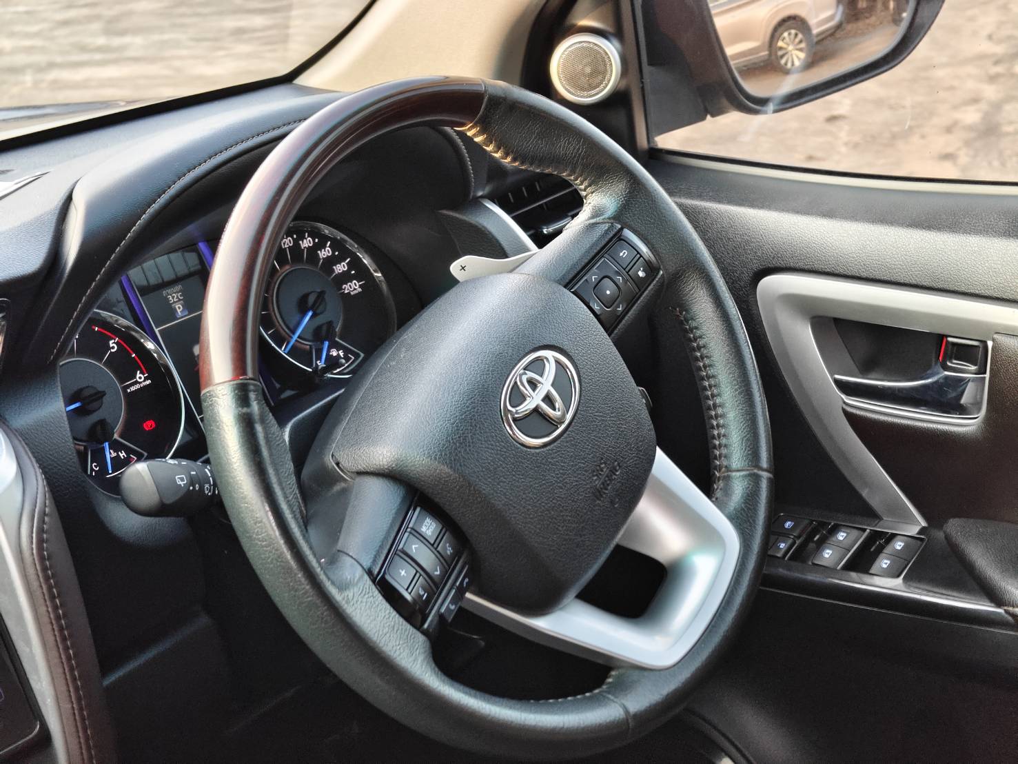 Toyota Fortuner 2.8 V SUV AT 2017
